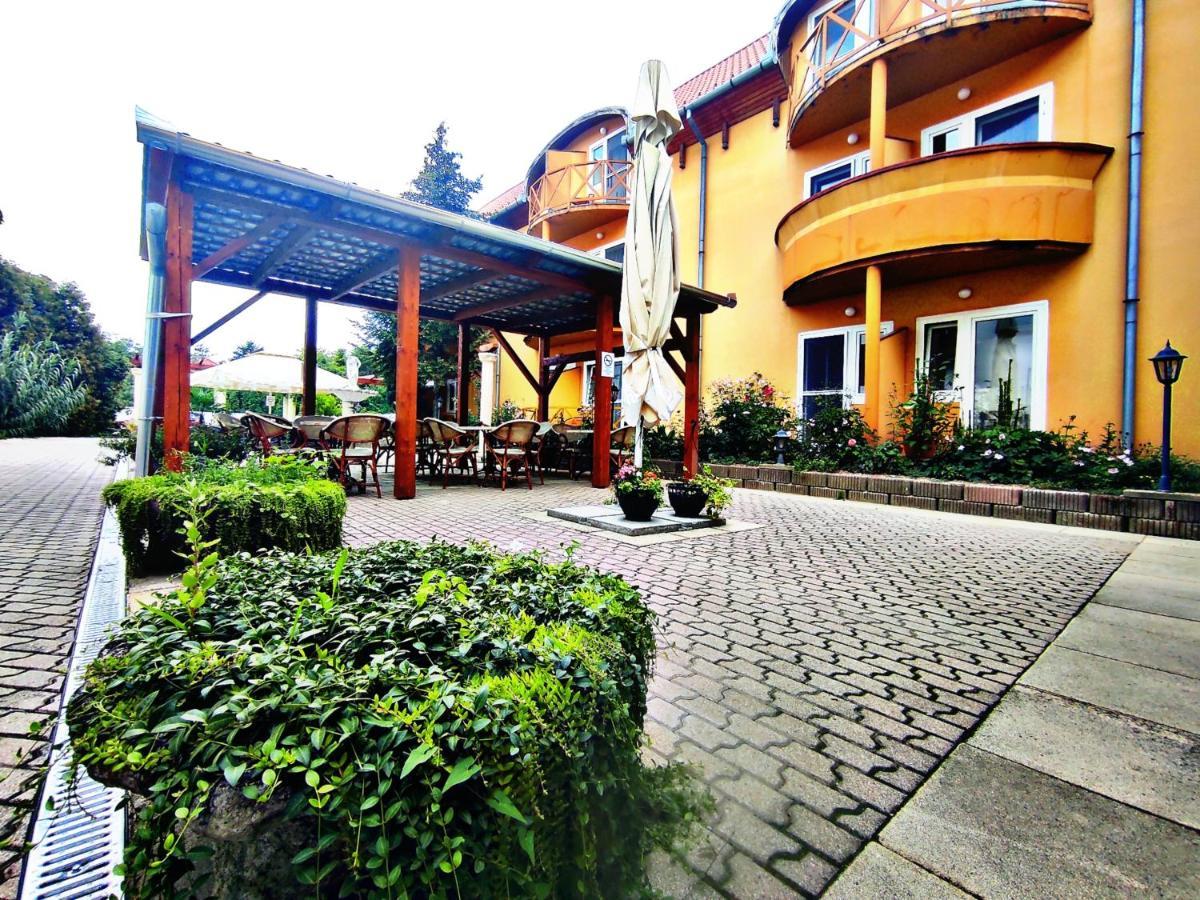 Atrium Hotel Harkány Екстериор снимка
